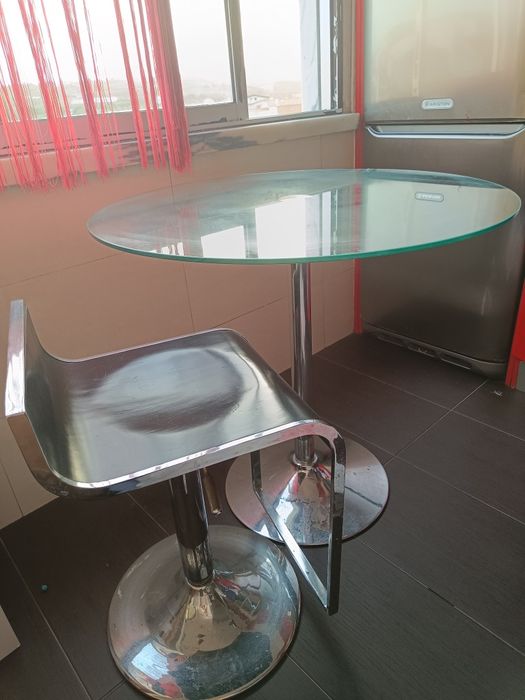 mesa redonda de vidro