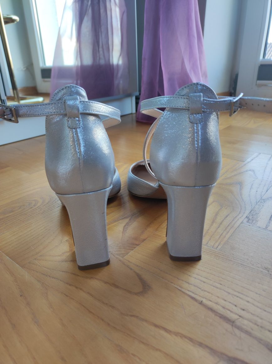 Śliczne srebrne buty ślubne Lizzard