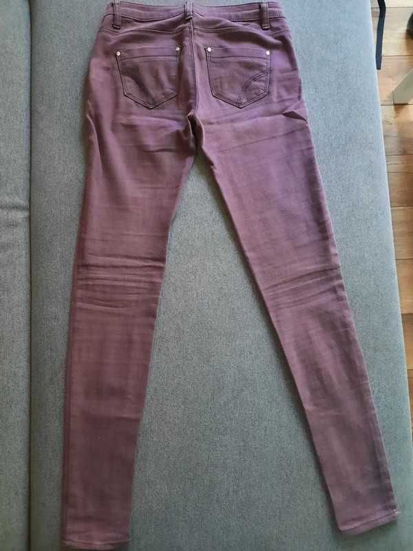 Spodnie rurki w kolorze bakłażanowym