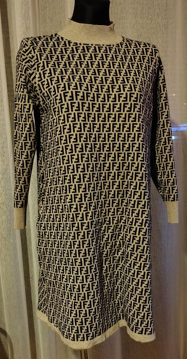 Cieplutka sukienka ze stójką ,rozmiar L,stan bardzo dobry