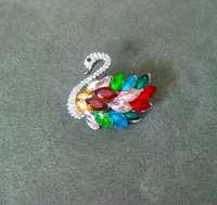 Alfinete / Broche / Pregadeira Cisne Pedras Coloridas NOVO