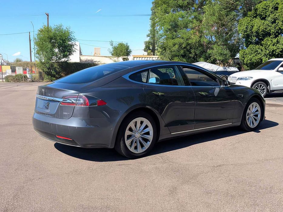 Tesla Model S      2018