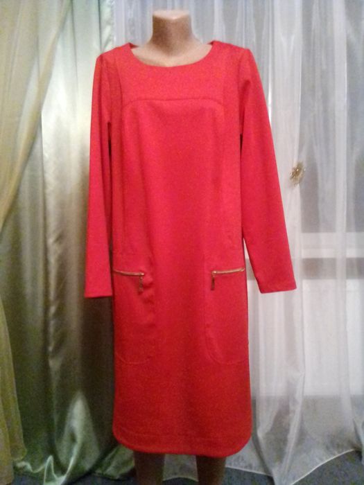 Нарядные женские платья.