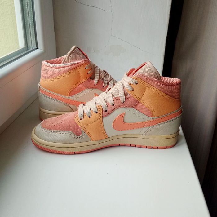 NIKE Jordan 1 Mid Apricot Orange розмір 37.5.Оригінал