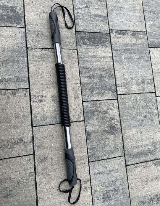 Drążek sprężynowy do fitnessu