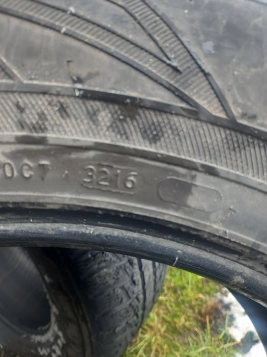 Продам зимову гуму нокіан 255 60 18