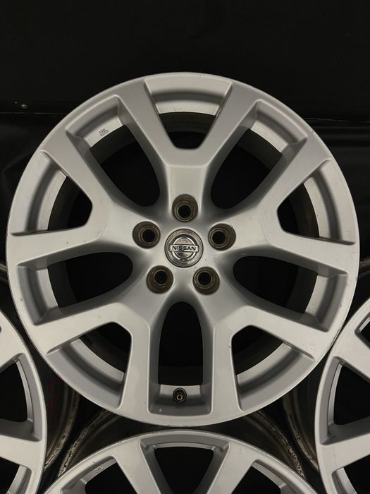 Диски R18 5x114.3 Et40 7J. Nissan Rogue X-trail Qashqai Juke Altima
