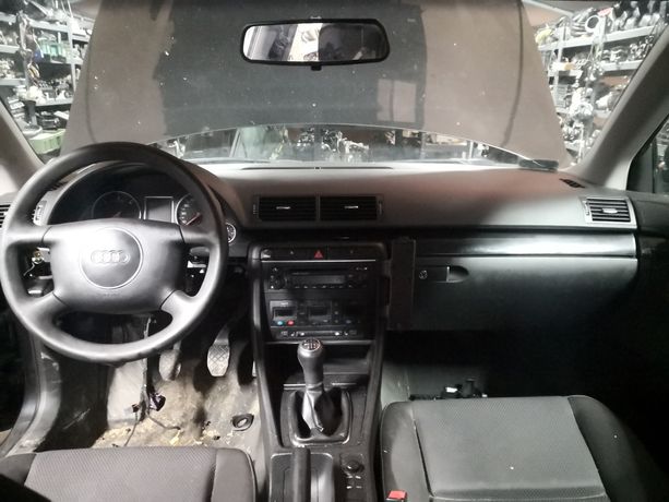 Deska rozdzielcza Audi A4 B6 B7 pulpit Airbag pasy kokpit