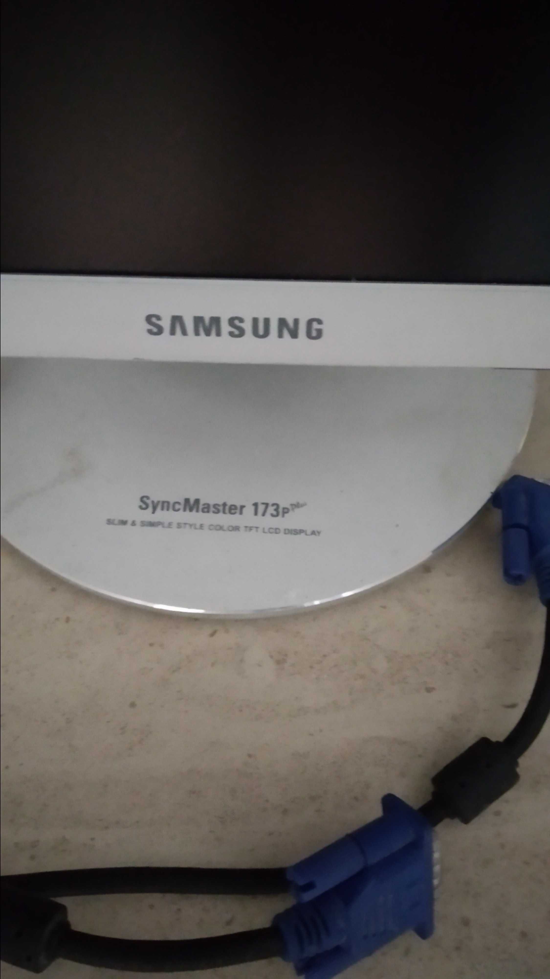 Asus Eee 1005 HA com monitor Samsung