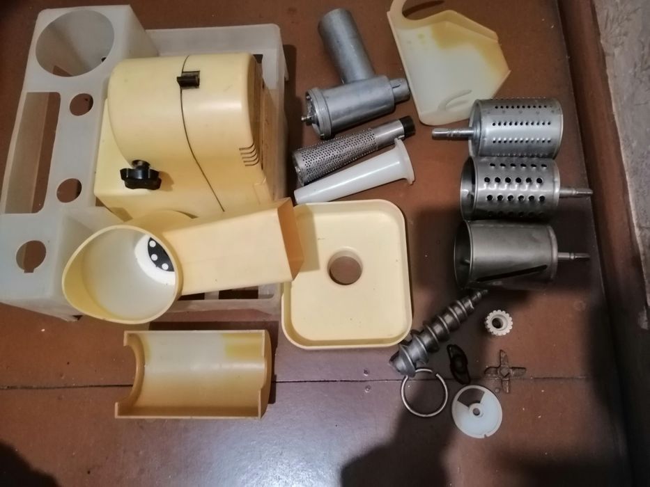 Електромясорубка,соковижималка, овочерізка ціна 1300грв