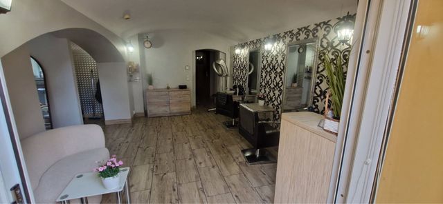 Gabinet Lux Beauty oferuje gabinet kosmetyczny i stanowisko fryzjerski