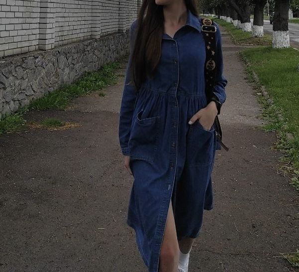 Джинсова сукня у вінтажному стилі
