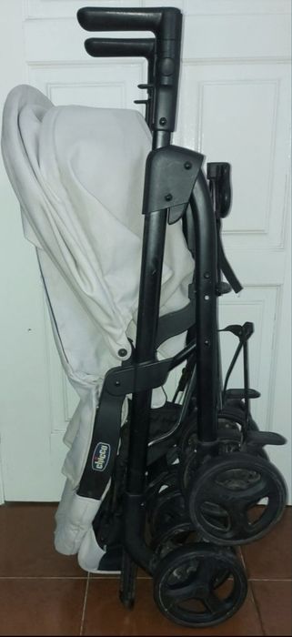 Carinho de bebé Chicco e outro...