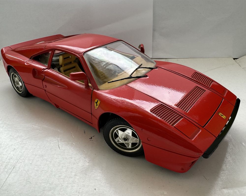Model samochodu w skali 1:18 Ferrari GTO Bburago Burago