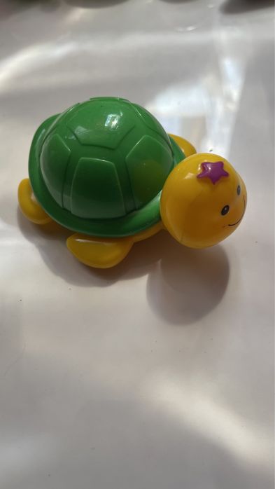 Детская игрушка фигурка на колесиках жабка гусеница кузнечик кит акула