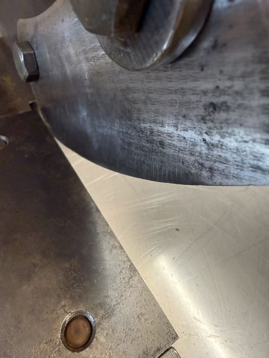 Gilotyna do blachy. Nożyce gilotynowe.