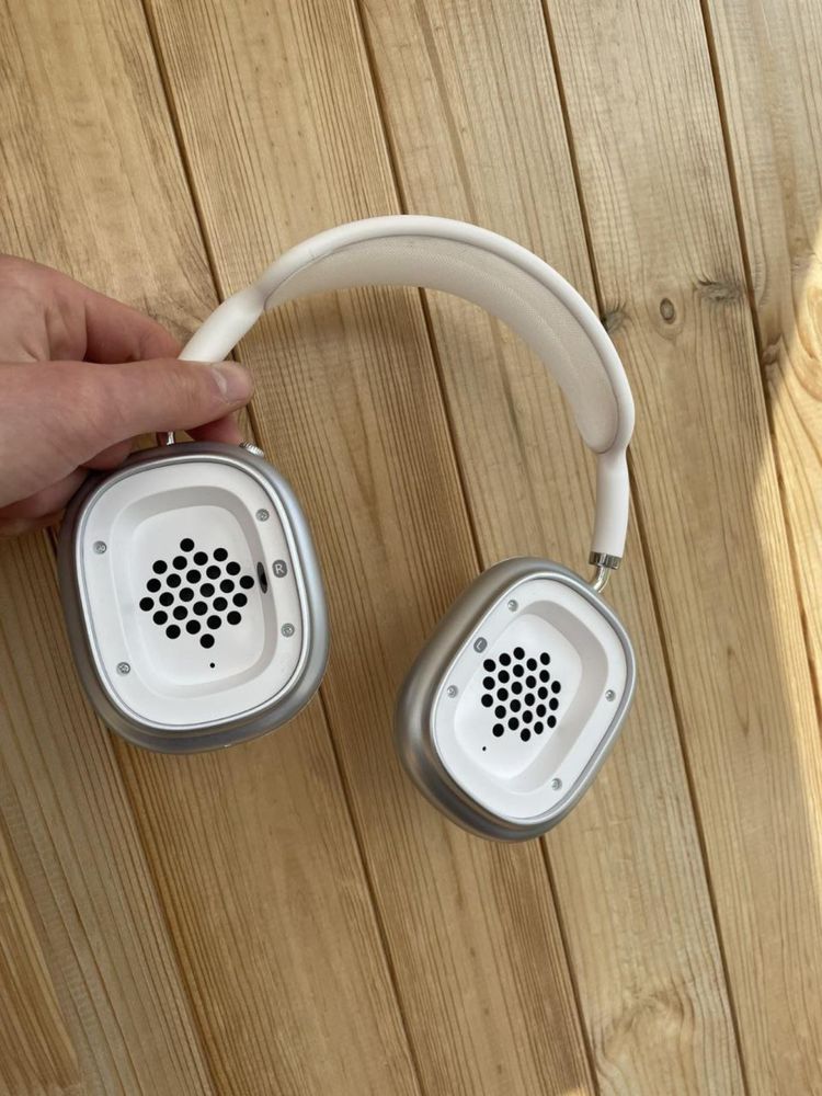 AirPods Max silver