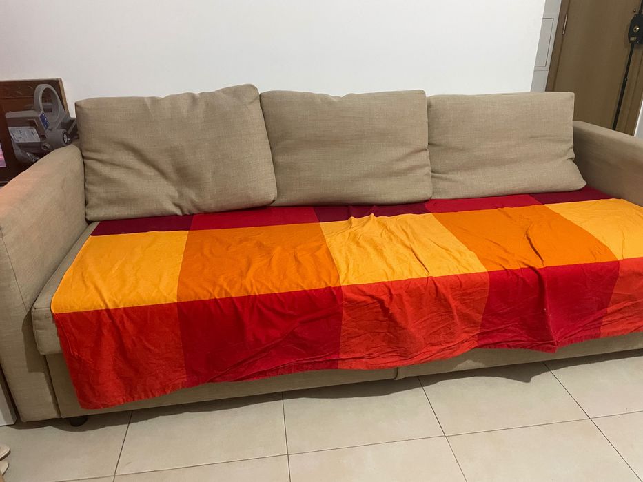 Sofá cama amarelo