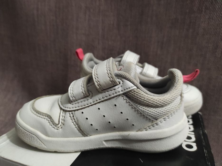 Buciki Adidas dla dziewczynki