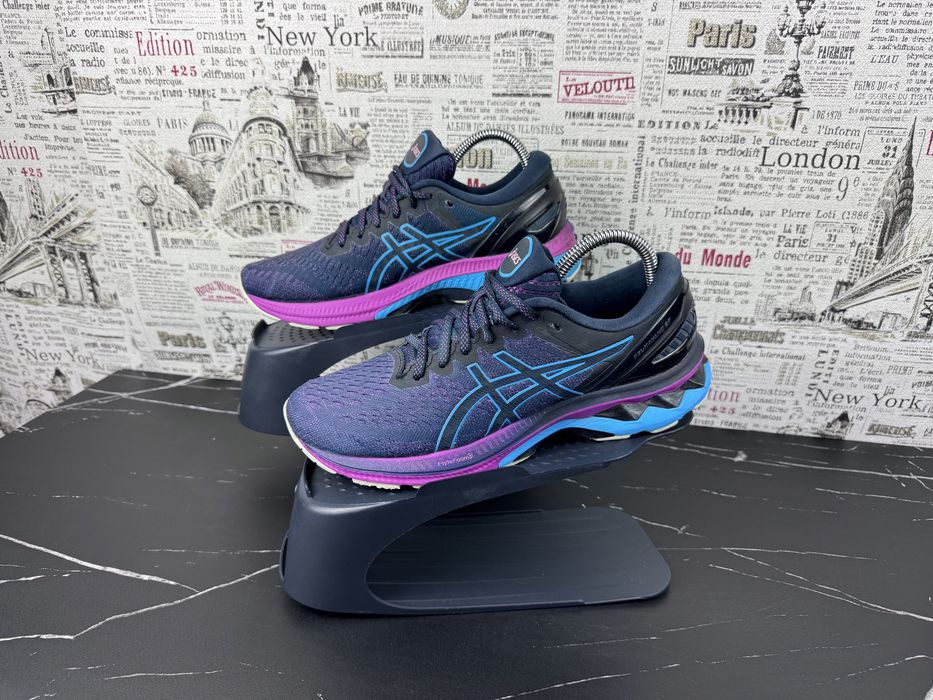 Кросівки Asics GEL-KAYANO 27 Розмір 40.5 Взуття