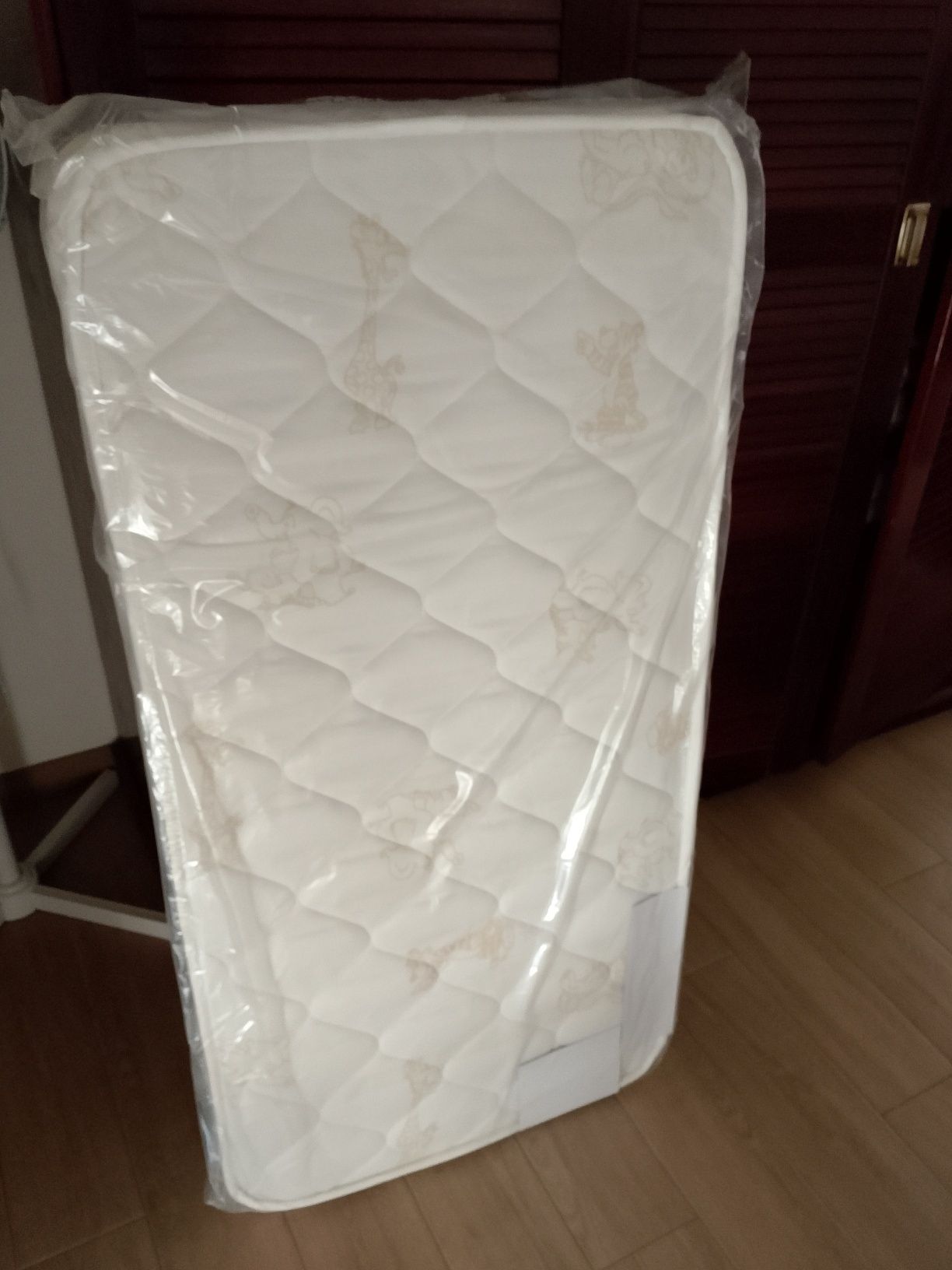 Berço com colchão novo