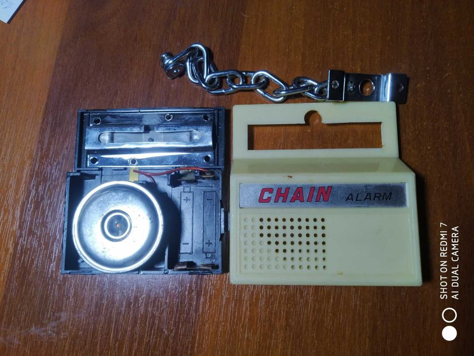 Дверной цепной сигнализатор на дверь