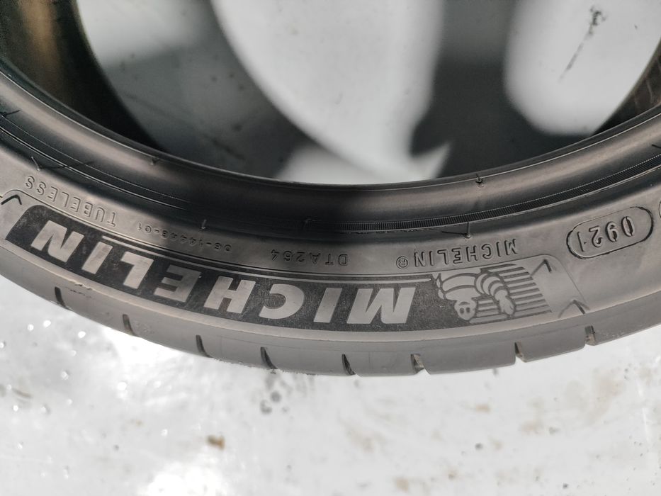 2 pneus semi novos 205-40R18 Michelin - Oferta dos Portes