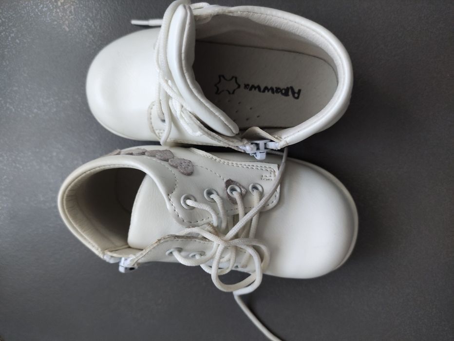 Buty dla dziewczynki 23