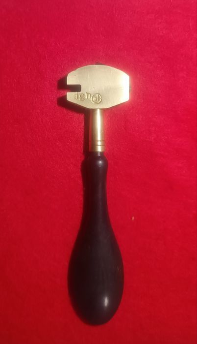 Алмазный стеклорез.