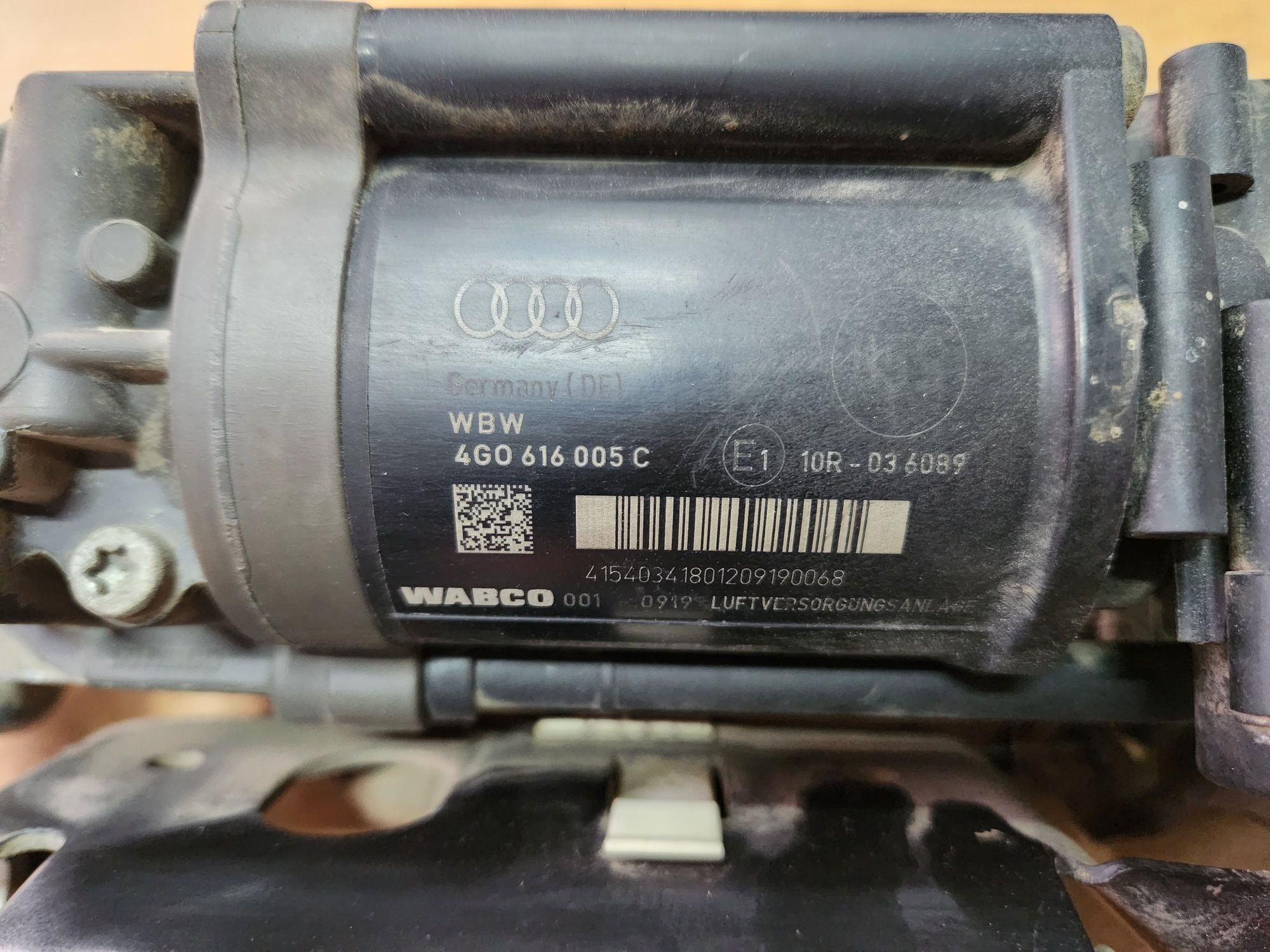 Компресор пневмопідвіски на Audi a6с7