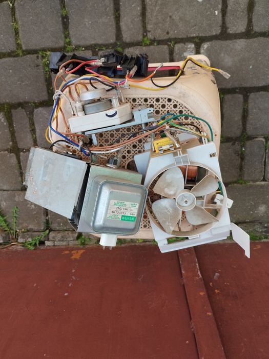 Продам запчастини мікрохвильовки DELFA