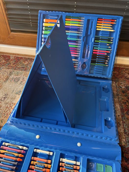Kredki dla dzieci duza walizka 20 zł