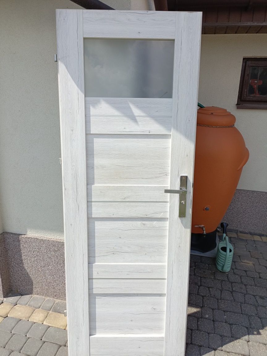 Drzwi prawe łazienkowe 70 ładne
