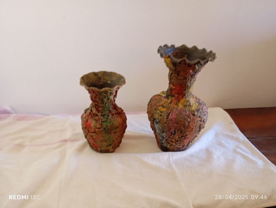Duas jarras decorativas antigas