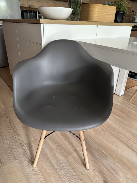 Krzesła plastikowe szare 4 szt.