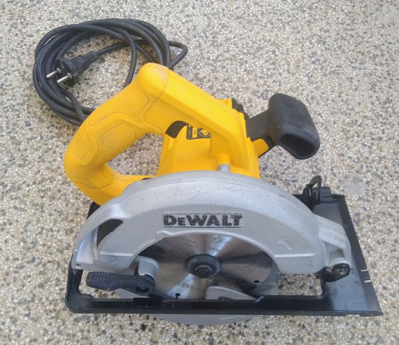 Serra circular Dewalt 165mm 1200w quase nova