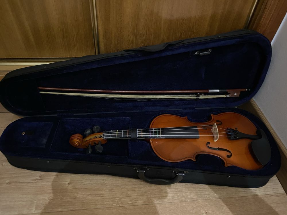 Violino quase nunca usado