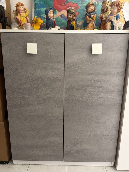 Sapateira branca e cinza