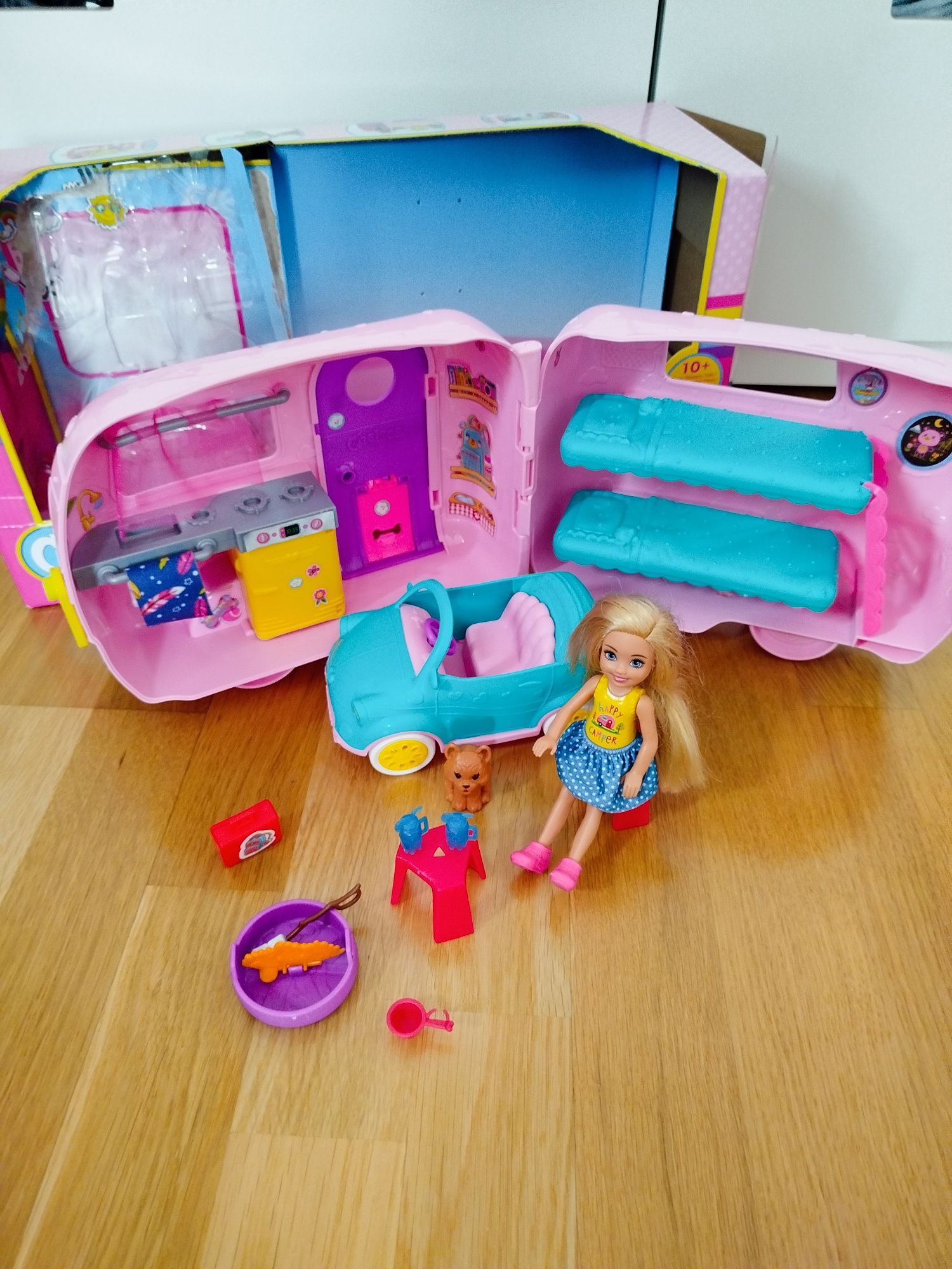 Barbie Camper Chelsea, samochód z przyczepą