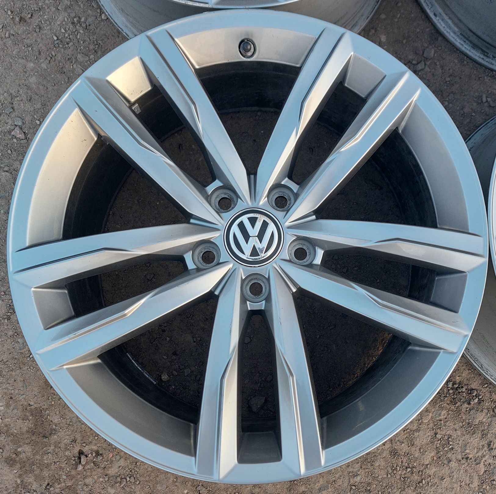 5 112 R18 VW Passat Tiguan Touran Golf
