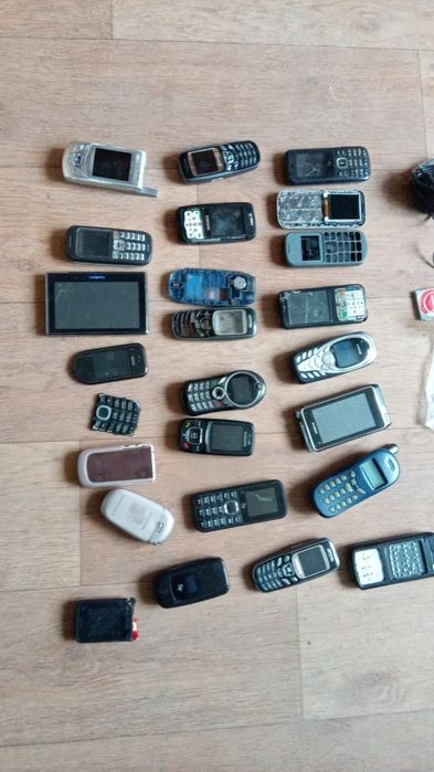 Ящик 3. Плати мультиметра, UPS, телефони, пульти, зарядки