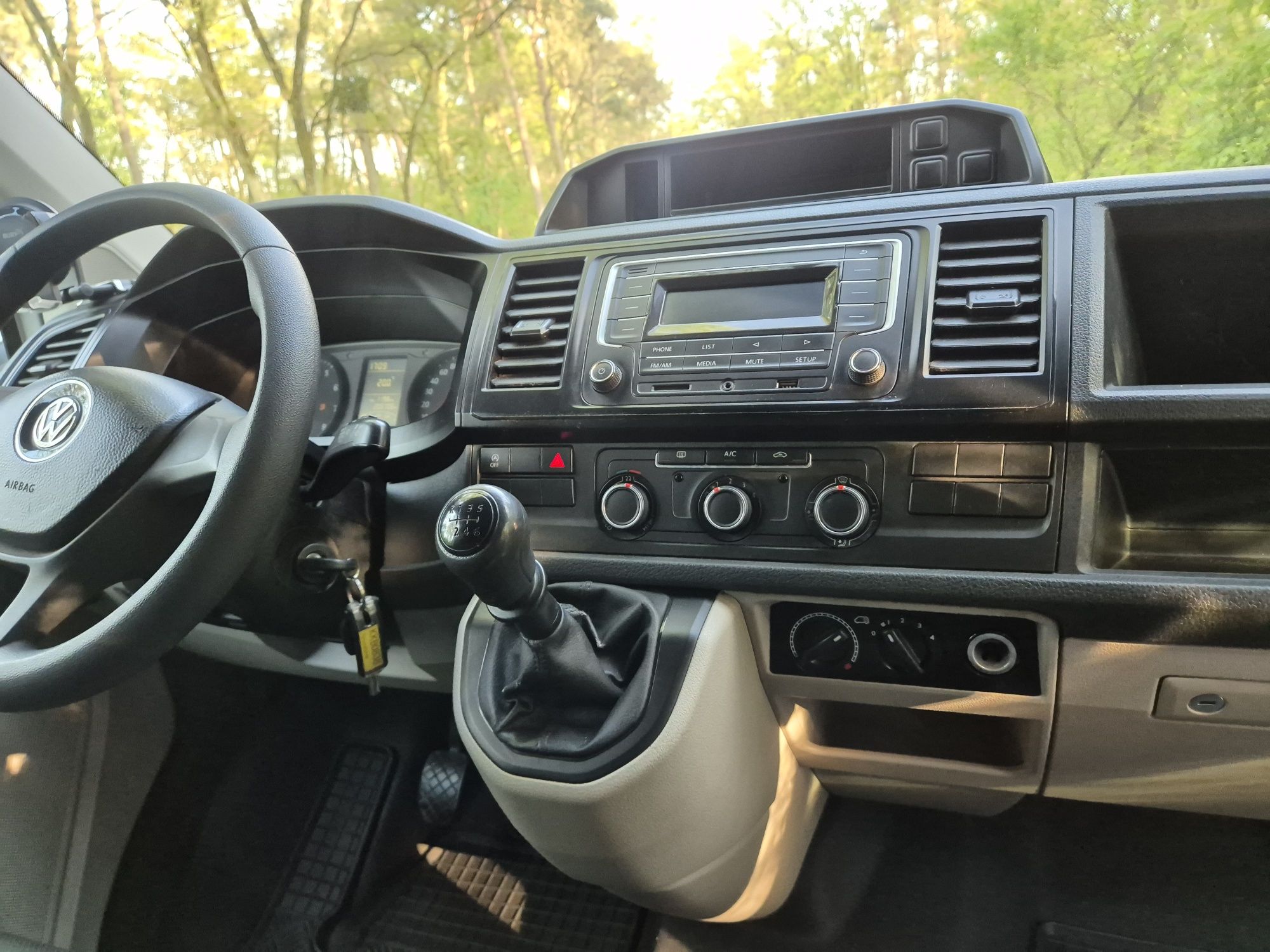Volkswagen T6 8 osobowy 2.0Ts i 150KM Alu 19 Faktura vat 23%