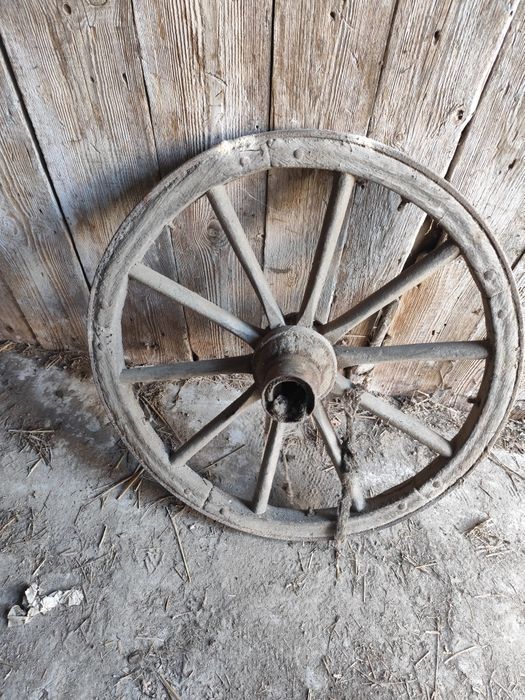 Koło drewniane do wozu początek lat 1900 r.