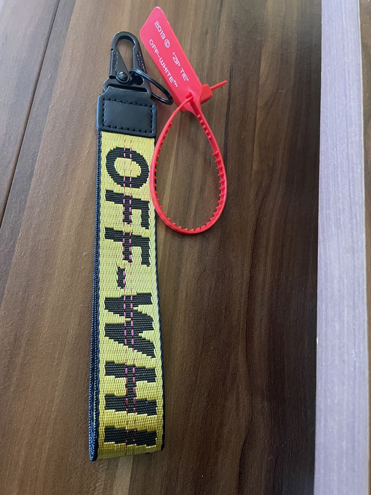 Off-White Porta Chaves com Ziptie