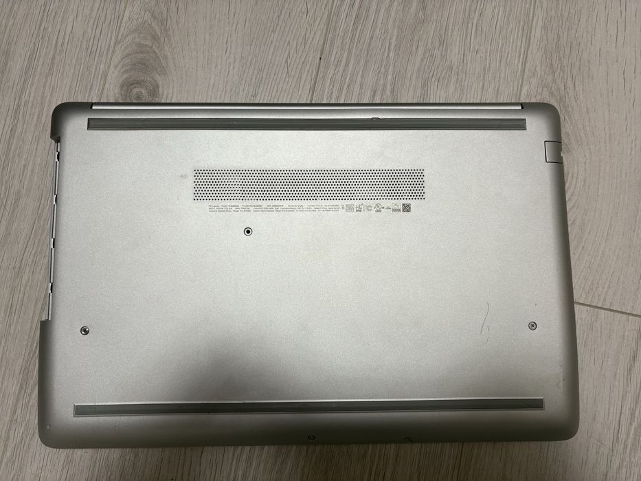 Ноутбук HP Laptop 15-da0002dx Intel I5 8250U SSD