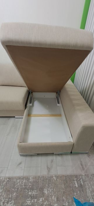 Диван вугловий,  практично новий