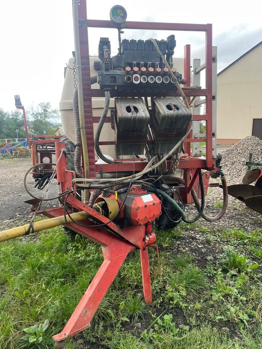 Opryskiwacz polowy ciągany na kołach HOLDER 21M 2700l
