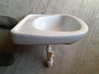 Umywalka porcelanowa z syfonem