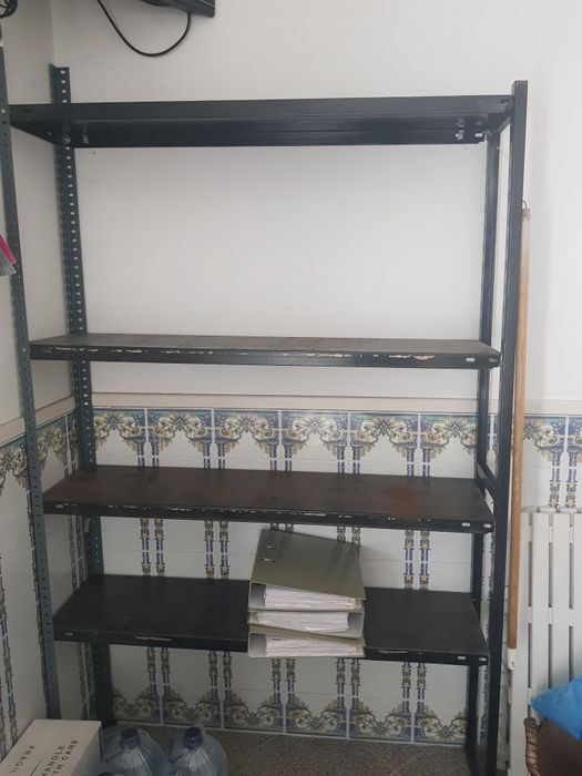 Estante de ferro com 4 prateleiras RESERVADO
