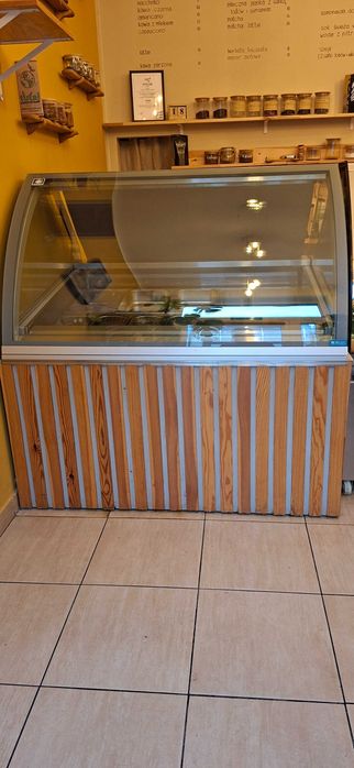 Witryna mroźnicza do lodów na 14 kuwet IGLOO ARIA 1,25 ICE